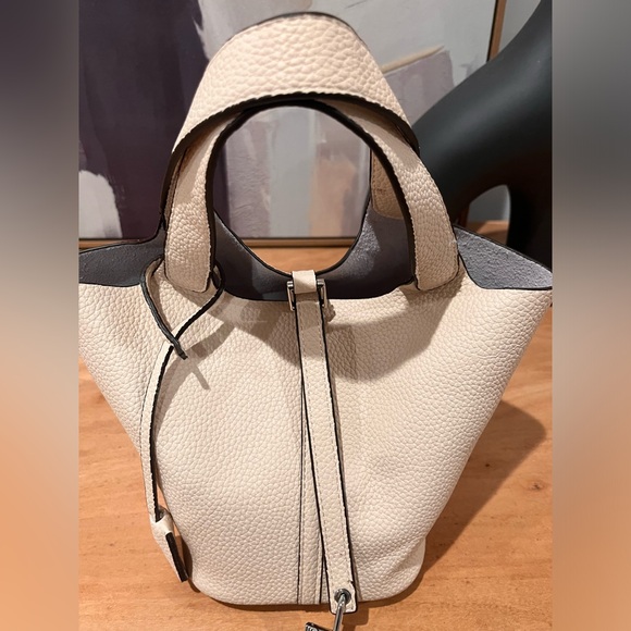 Cream bucket bag top handle - designer - Picture 2 of 9